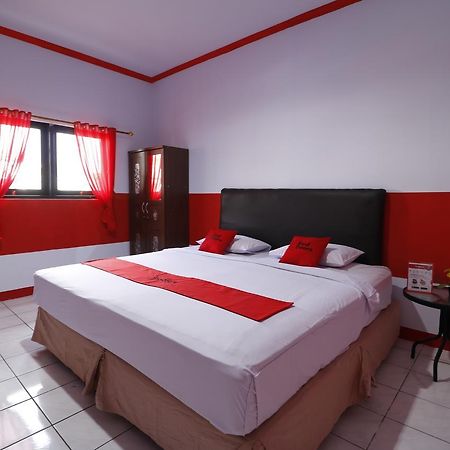 Reddoorz Plus @ Samratulangi Manado Exteriör bild