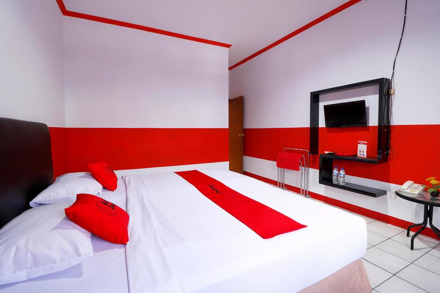 Reddoorz Plus @ Samratulangi Manado Exteriör bild