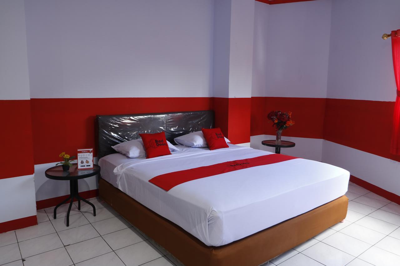 Reddoorz Plus @ Samratulangi Manado Exteriör bild