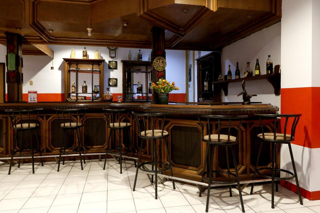 Reddoorz Plus @ Samratulangi Manado Exteriör bild