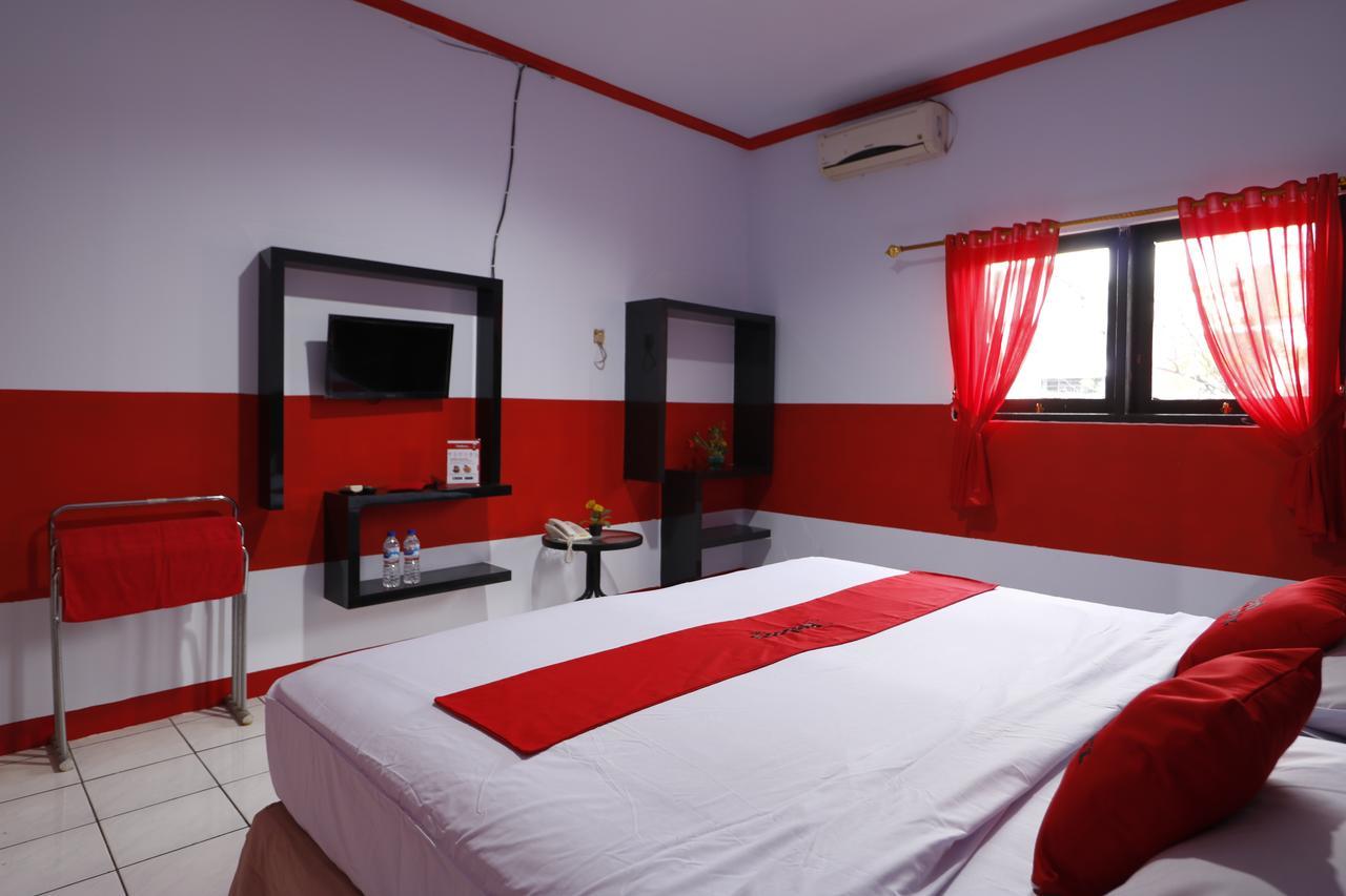 Reddoorz Plus @ Samratulangi Manado Exteriör bild