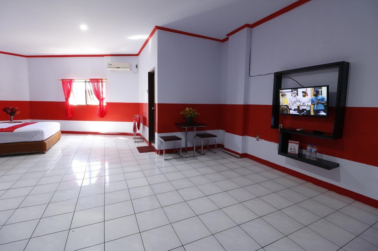 Reddoorz Plus @ Samratulangi Manado Exteriör bild